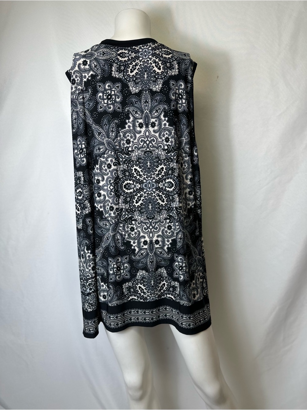Alyx Black & White Paisley Sleeveless Shift Top - Picture 4 of 4